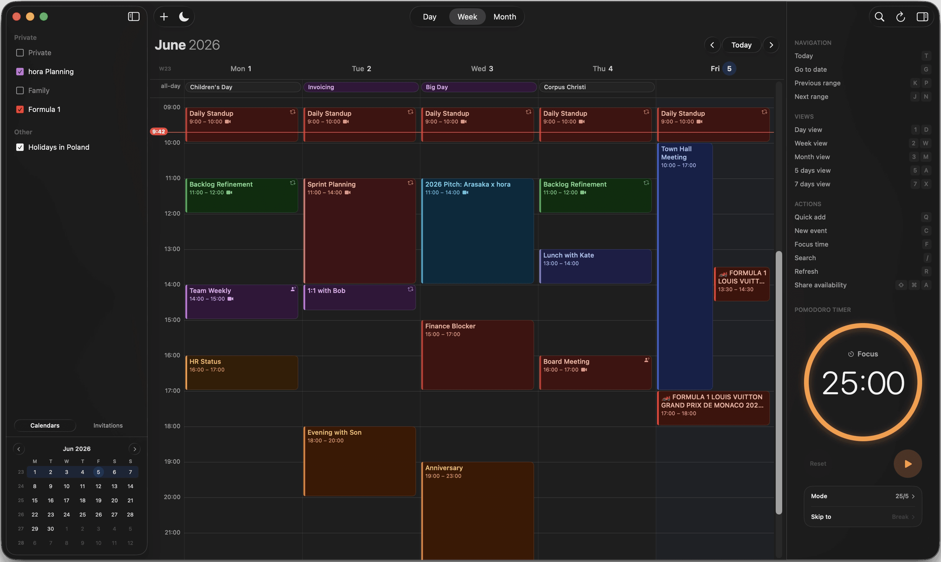 Hora week view showing a native macOS calendar, sidebar and focus timer